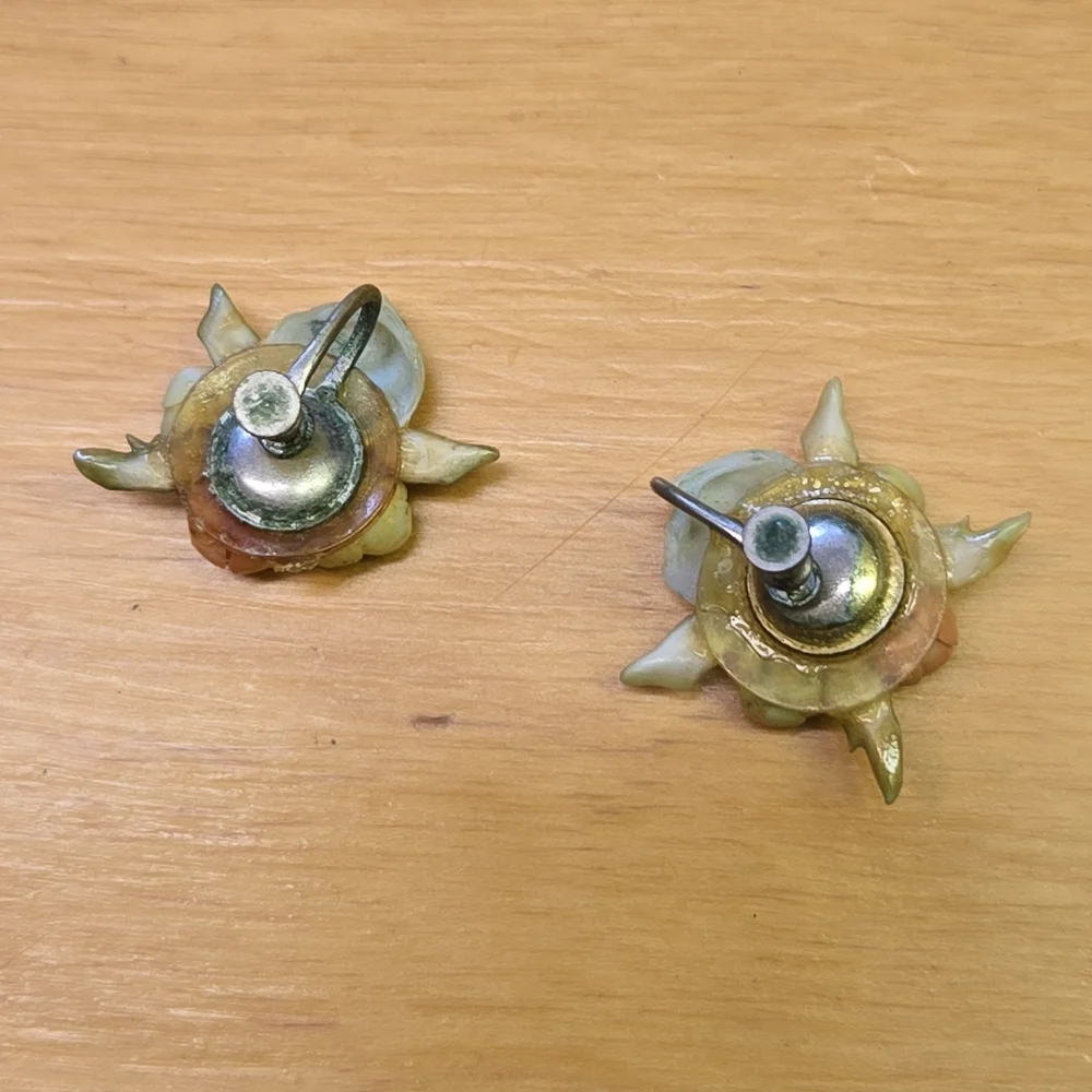 Vintage clip on earrings with seashell accent